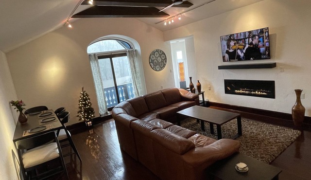 Biergarten Luxe - Center of Downtown Blowing Rock - NEWLY LISTED