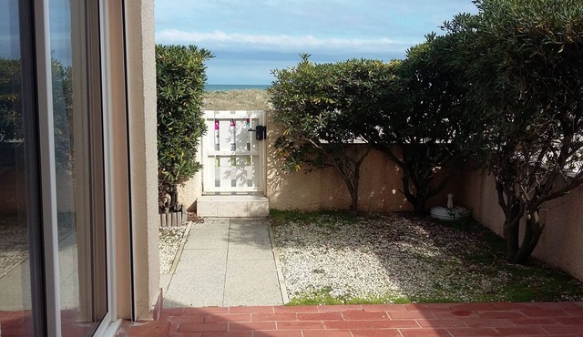 BIG 3 ROOMS IN DRC ON SEA FRONT just dev the beach