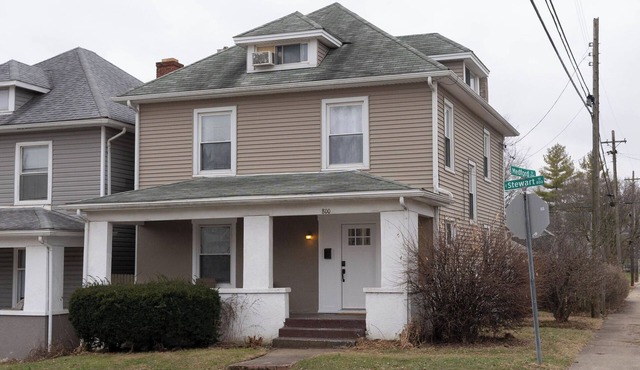 Big 3-Story Home, Walk to Campus.