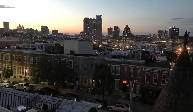 Big 3 story house near stadiums, aquarium, museums, 5 bedrooms, parking