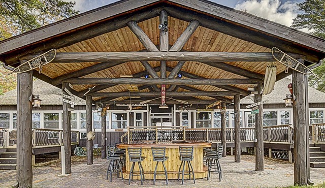 BIG! 5 BDRM- 3BA Log House, Big St Germain Lake, SLEEPS 10, outside bar, beach