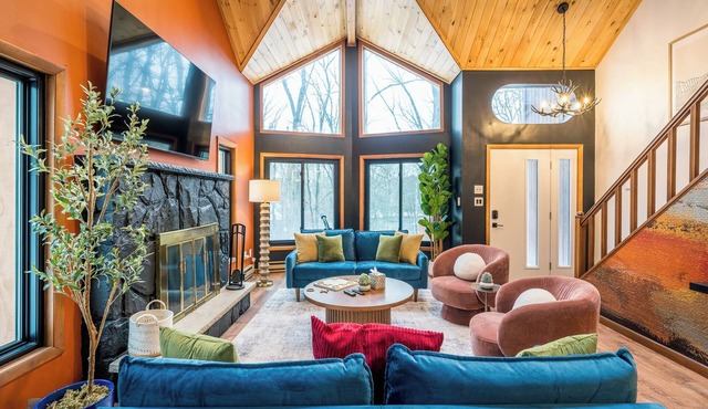 Big 5BR w/Speakeasy, Arcade, Game & Vinyl Room