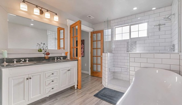 Big 6BR DT SJ Getaway + Huge Backyard