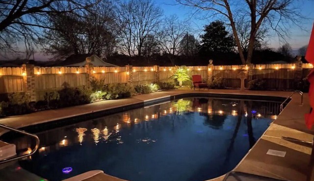 Big AL's Heated Pool House sleeps KKKQ