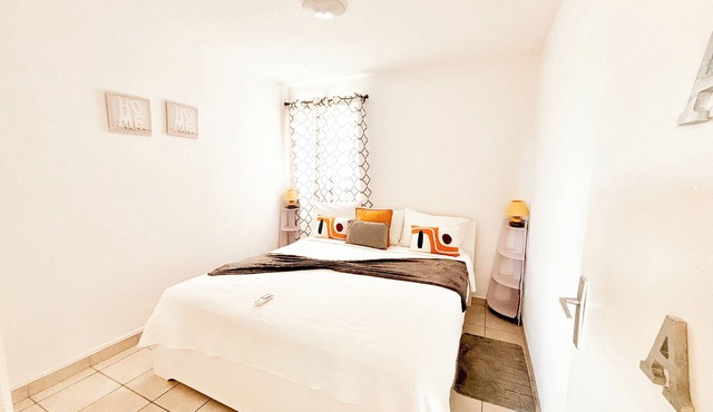 Big and Bright 3BD apt in the Center of Saint-Martin