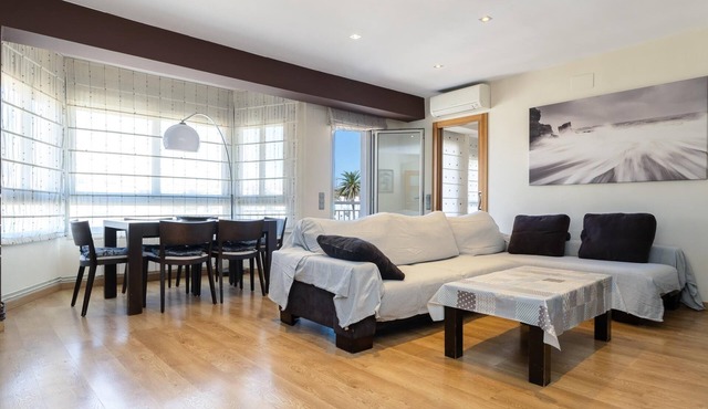 Big apartment 300m marina and beach