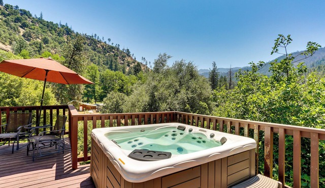 Big Bar Home w/Hot Tub & Fire Pit!