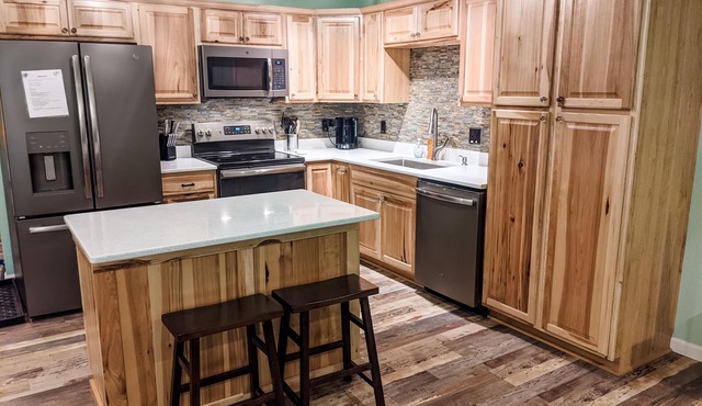 Big Bass Bungalow @ Lake Ivie. 1bd/1ba Barndominium. Covered Boat Parking