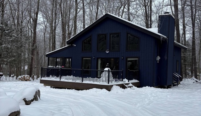 Big Basswood Lodge/Cozy Lake Escape/Poconos/Near Skiing/Family Friendly