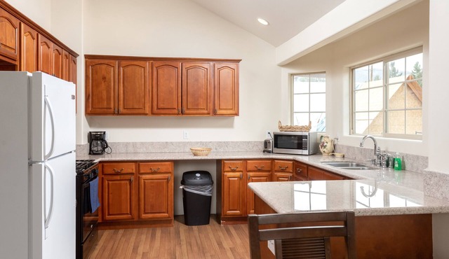Big Bear Chalet is a roomy house with beautiful mountain views !