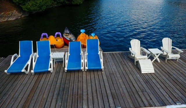 Big Bear Estate, a family dream cottage on the shores of Jack Lake, Ontario.