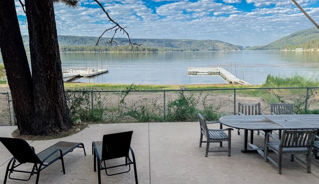 Big Bear Lake Front 4 Bedroom sleeps 8 Boat Dock Jacuzzi 10 minutes to Ski Slope