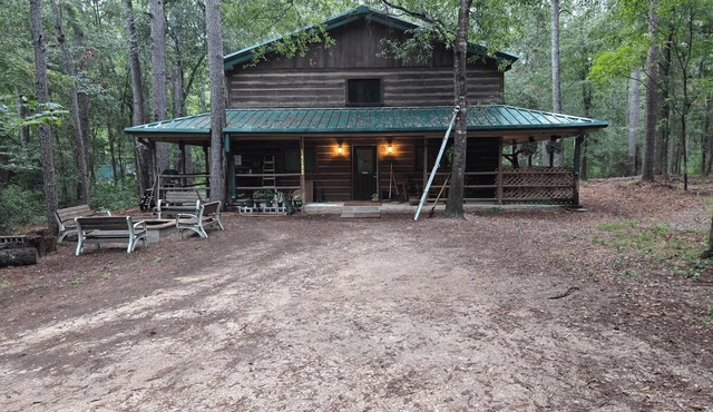 Big Beautiful Cabin amongst Towering Pines