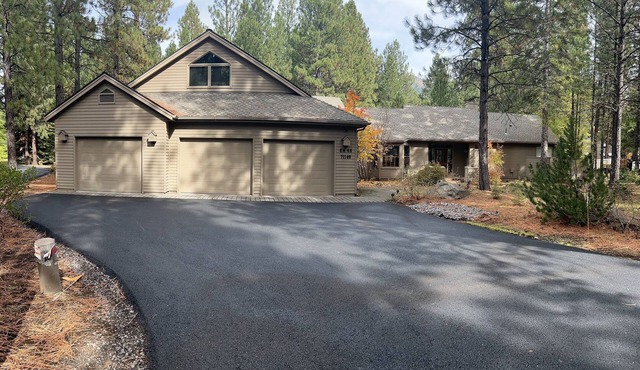 Big, Beautiful Golf Home, sleeps 14, situated on the golf course