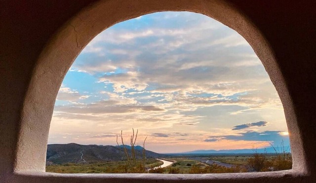 Big Bend Adobe Paradise - La Centinela