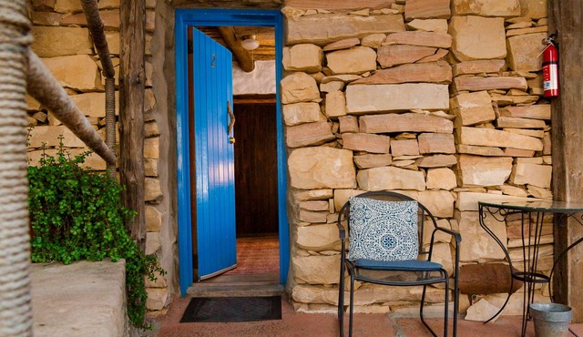 Big Bend Bunkroom - affordable right outside Big Bend Nat'l Park.