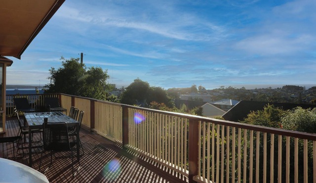 Big Bimil: 4 bedroom, pet friendly fenced yard