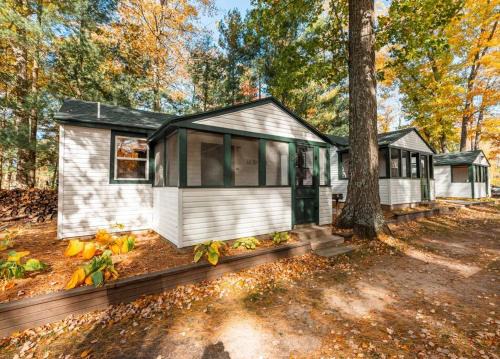 Big Blue Lake Cottages, LLC - Cottage #5