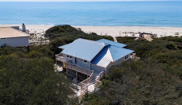 BIG BLUE SEA offers you the best gulf views from the screened porch!