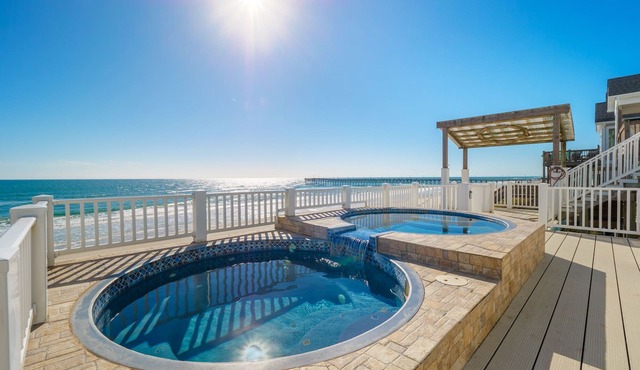 Big Blue Unit# 116 -Mini-Resort, Movie Theater, Pools, Beach Front, Sleeps 28