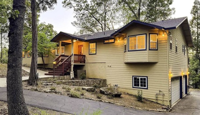 Big Brook Hideaway – Spacious 4BR Retreat w/Game Room & EV Charger in Twain Harte
