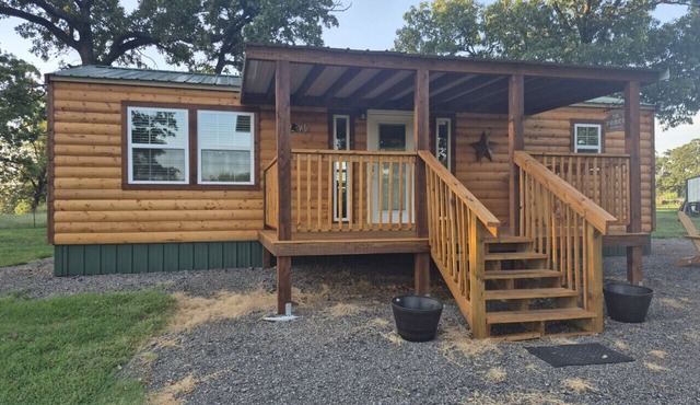 Big Cabin Hideaway Winter Retreat