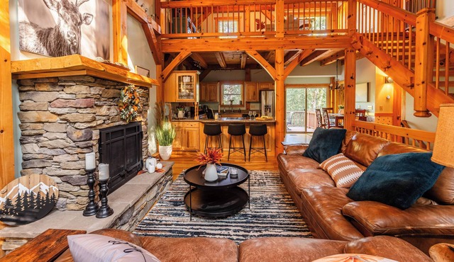 Big Cabin near Asheville w/Hot Tub, Ping Pong, Pool Table, King Beds & More!
