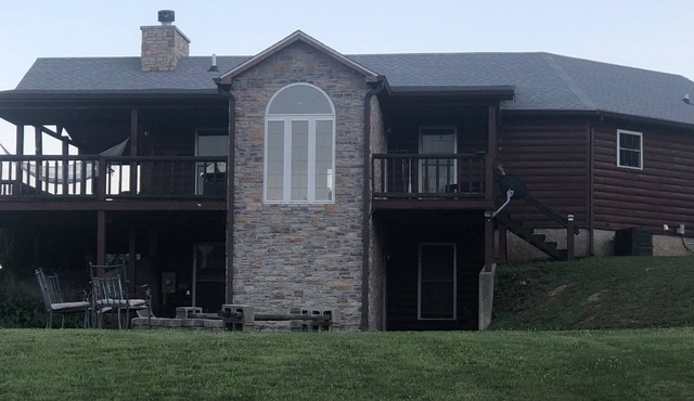 Big Cabin on HorseRanch close to MammothCaves,Corvettes,WKU, BeechBend Buc-ees