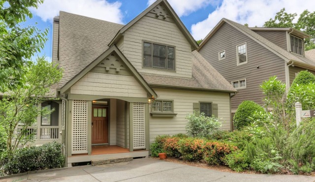 Big Canoe 5BR Mountain Escape – Steps to Chapel and Amenities