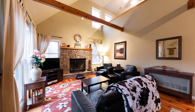 BIG CANOE Peaceful Relaxing Mountain Home.