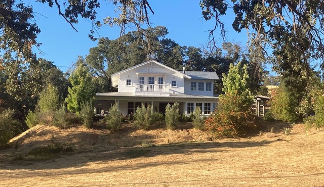 Big Canyon Farmhouse - Near Harbin Hotsprings