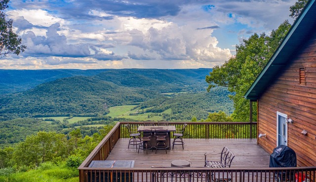 Big canyon view at nice cabin