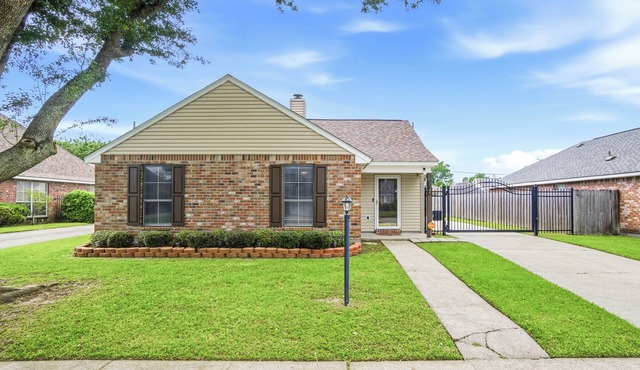 Big Cat Bungalow Stylish Retreat Near LSU
