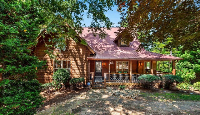 Big Cat Mountain House by Carolina Properties | Mother's Day Weekend