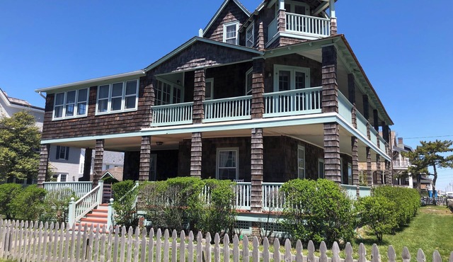 Big Charming Bay Head Beach House on East Ave -Ocean Views, Ping Pong, Big Yard!