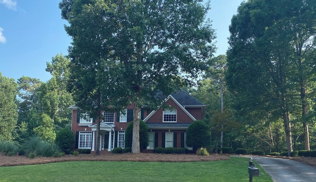 Big City Excitement or Relax in Pure Peace! Right here! 20 mins from ATL Airport