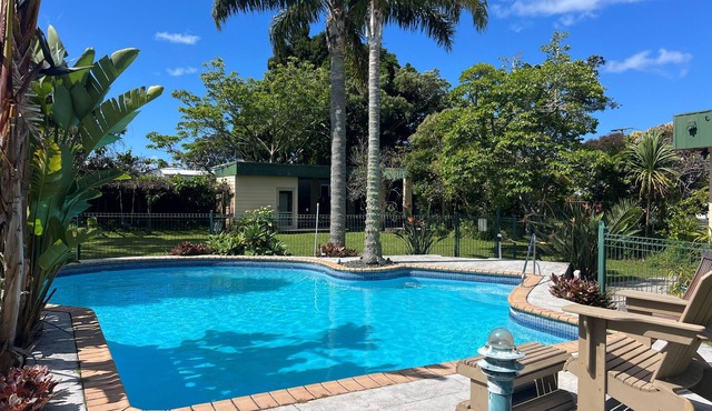 Big Comfy Bachn200m wander to BeachnWifi nNetflixnBring your friends & your dog