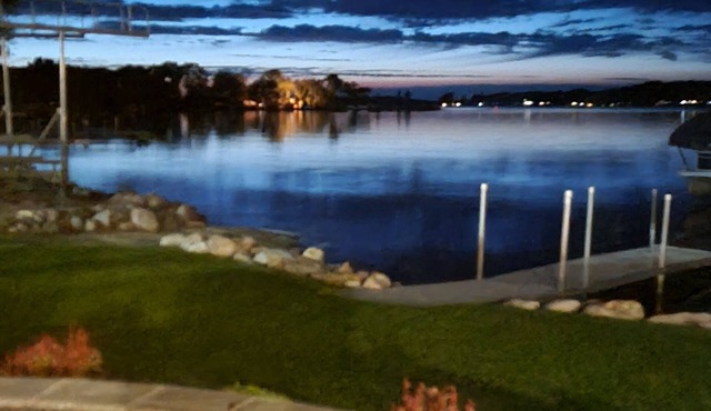BIG CORMORANT 3 bedroom house with WiFi, AC. 4th bedroom lakeside with A/C.