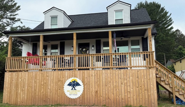 Big Country Escape - Spacious & Cozy Family Retreat Near Hatfield & McCoy Trails