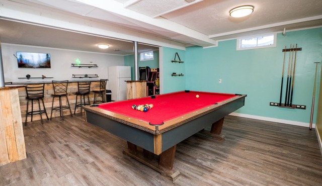 BIG, Cozy, Fun house -blocks from ISU and Uptown