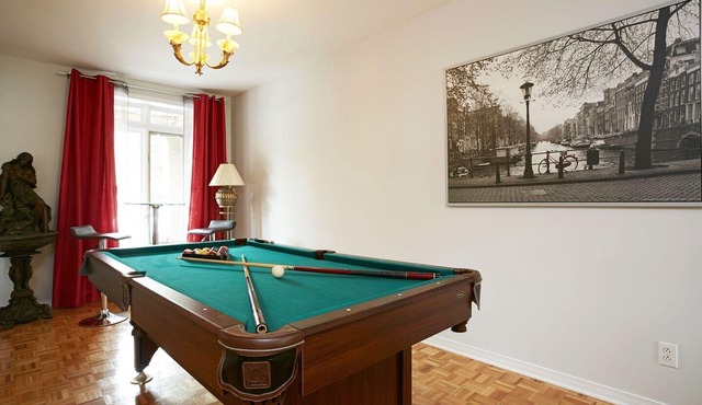 Big Cozy House 5 bedrooms close to downtown