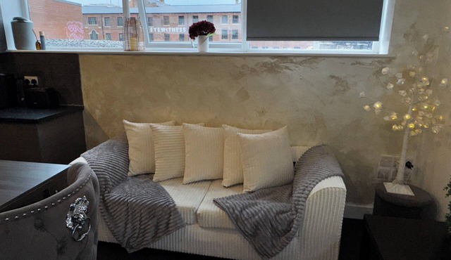 Big, Cozy Stay in the Heart of Town