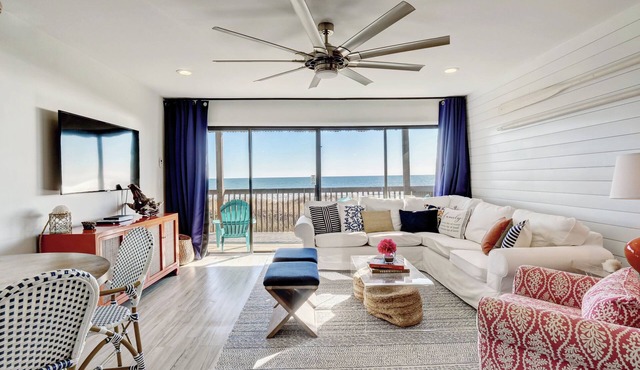 BIG DECK! Tiki Bar! Oceanfront Pool! Elevator!