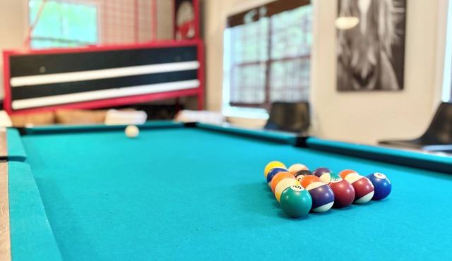 Big family friendly, Deck, Pool Table, Propane Grill & Fire Pit!