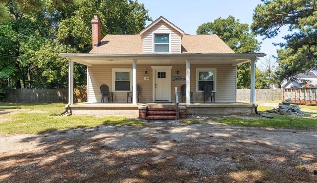 Big Family Getaway - Walk to the Beach! Sleeps 10!