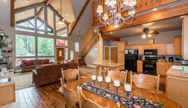 Big family home with game room, WiFi, & gas fireplace - short drive to lake