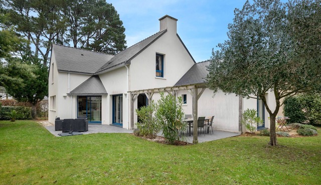 Big family house in Mesquer with garden