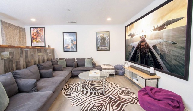 Big Family House w Theater Pool table