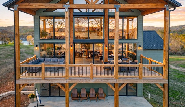 Big Family Lake Retreat | 6BR Table Rock