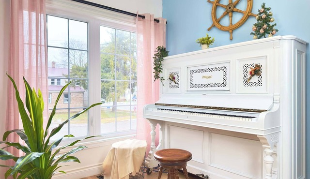BIG Family Suite 2 King Beds Piano Games Sleeps 12